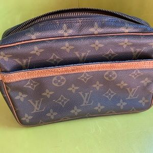 Louis Vuitton Compiegne 23 Clutch Bag